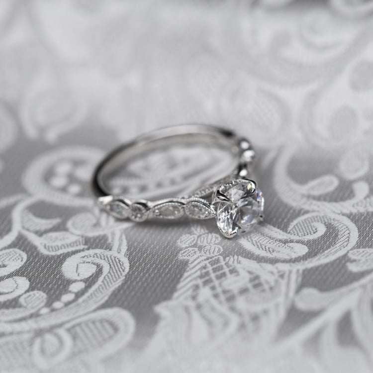 Vintage diamantový zásnubný prsteň ze zlata 48145