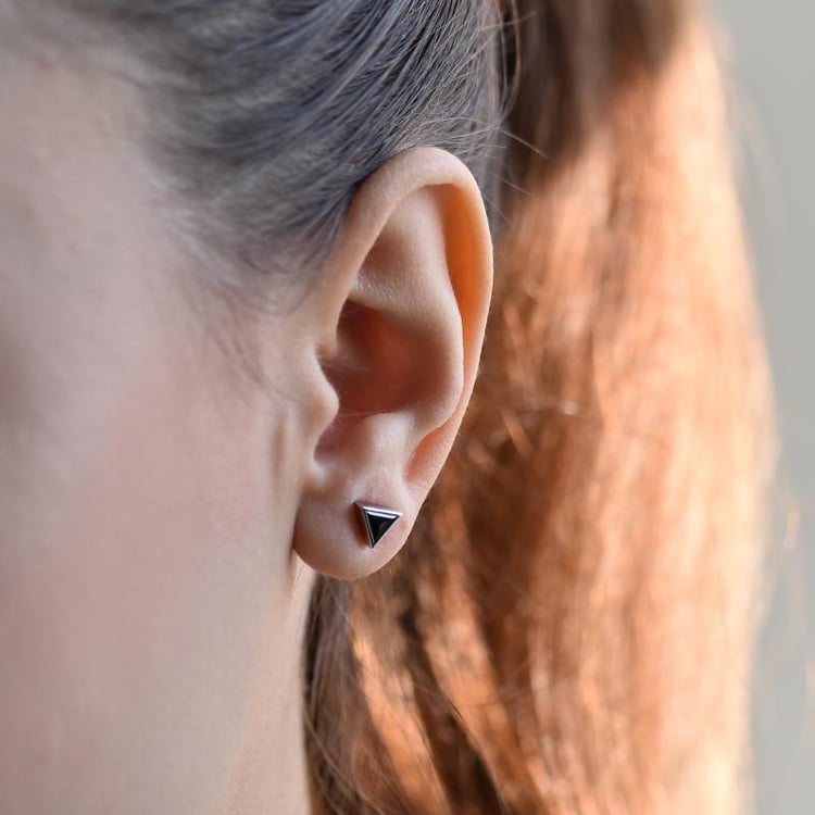 Zlaté náušnice s trillion čiernymi diamantmi 40205