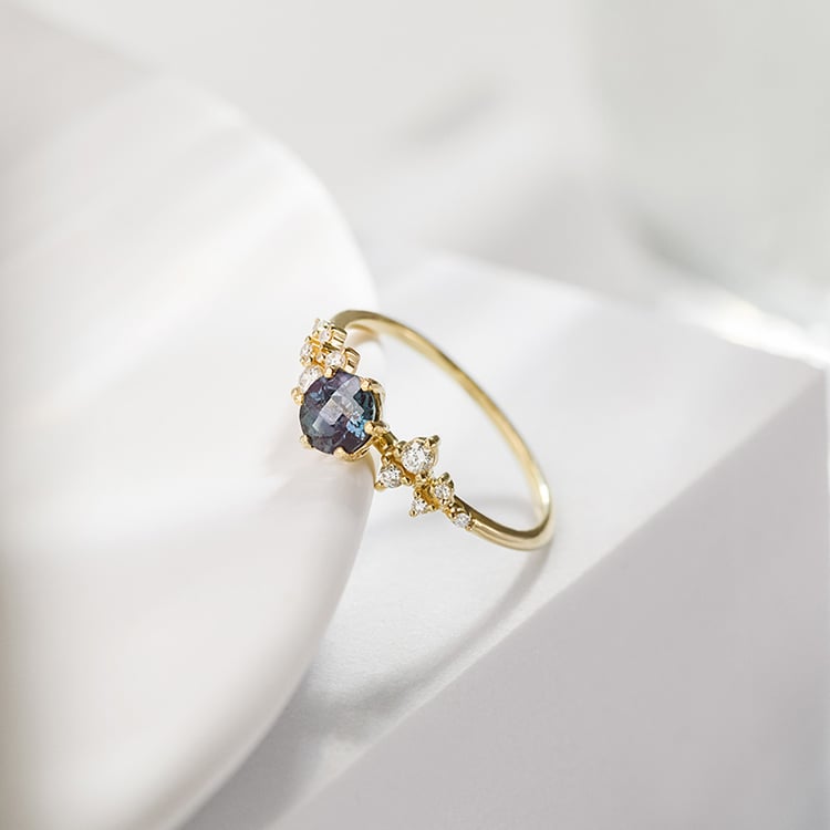 Zásnubný prsteň s lab-grown alexandritom a lab-growndiamantmi Olha 152978