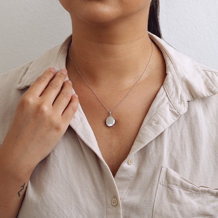 Oválny otvárací medailón zo striebra 129368