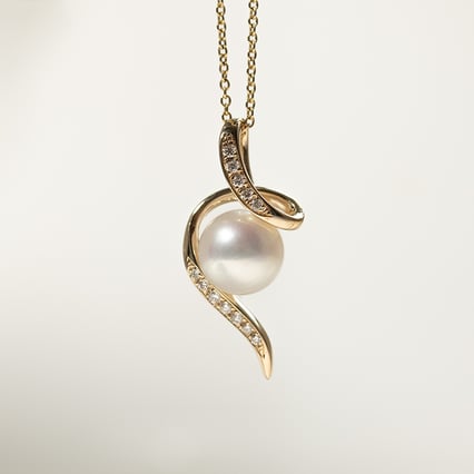 Prívesok s perlou a diamantmi Bertha