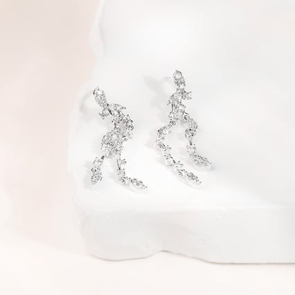 Visiace diamantové náušnice Anhelina