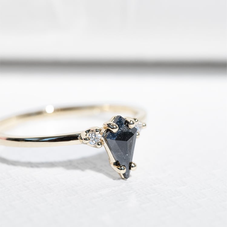 Zlatý prsteň s kite salt and pepper diamantom Hanna 125617