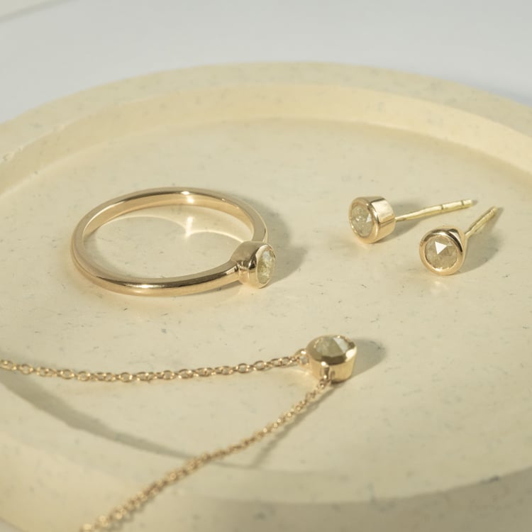 Minimalistické bezel náušnice so salt and pepper diamantmi Tofine 120821