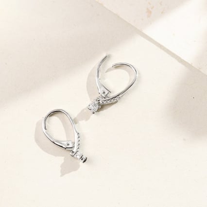 Strieborné visiací náušnice s 0.1ct prírodným diamantom Noor