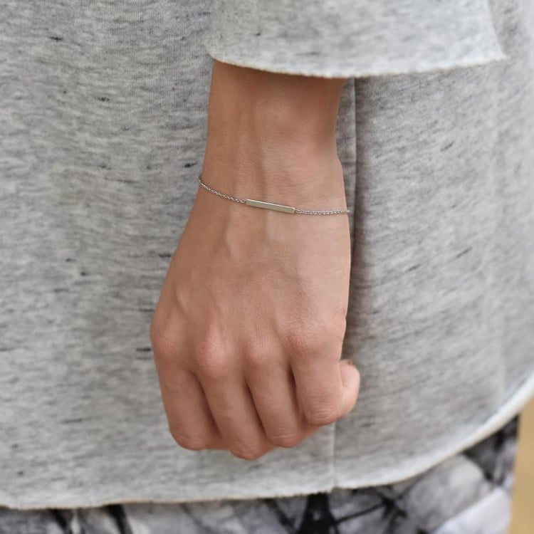 Strieborný minimalistický náramok Barr 102990