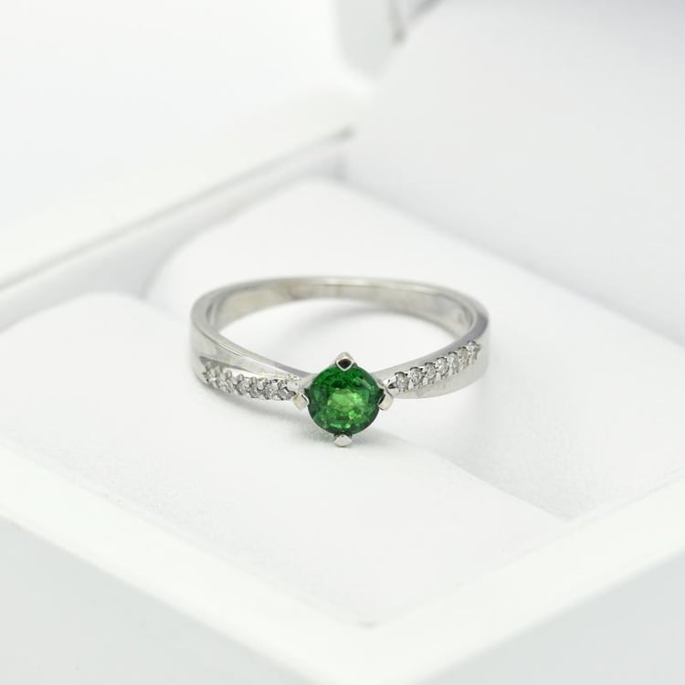 Zlatý prsteň s granátom 16171