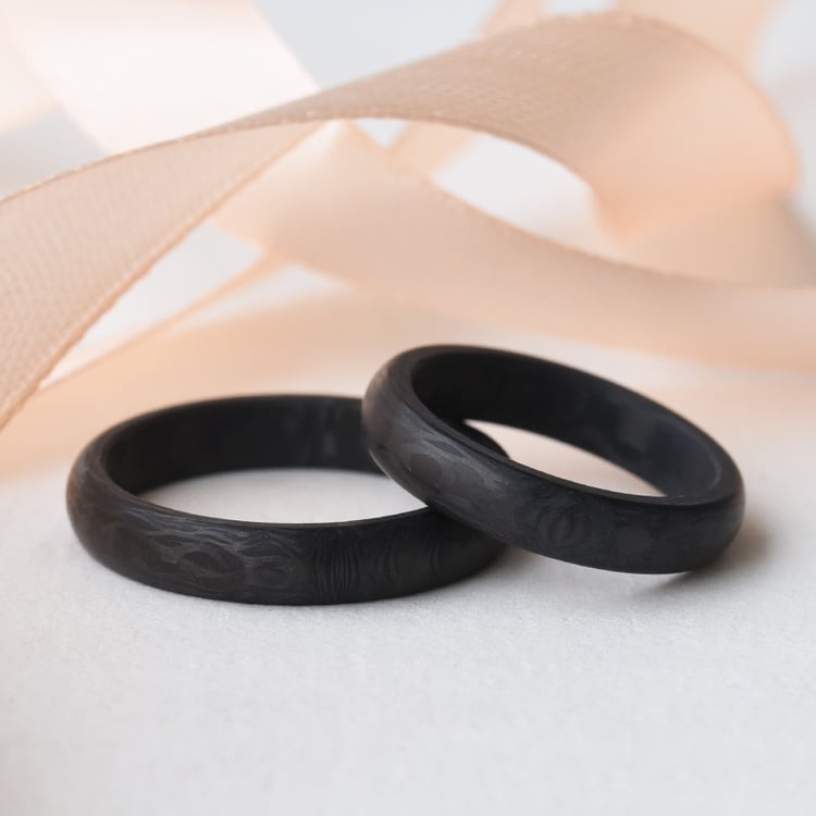 Pologuľaté snubné karbonové prstene 77394