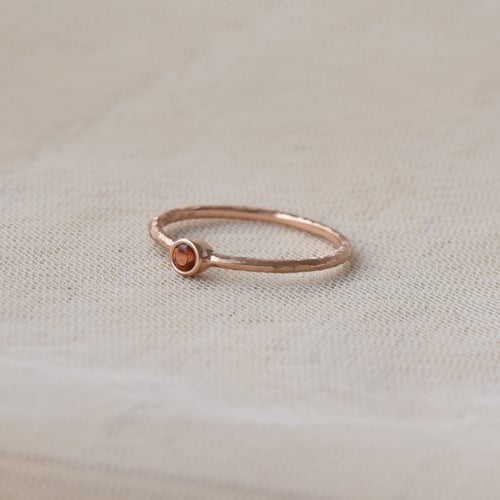 Zlatý minimalistický prsteň s padparadscha zafírom Kathleen