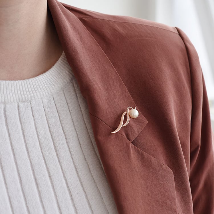 Pozlátená brošňa s perlou a zirkónmi 87973