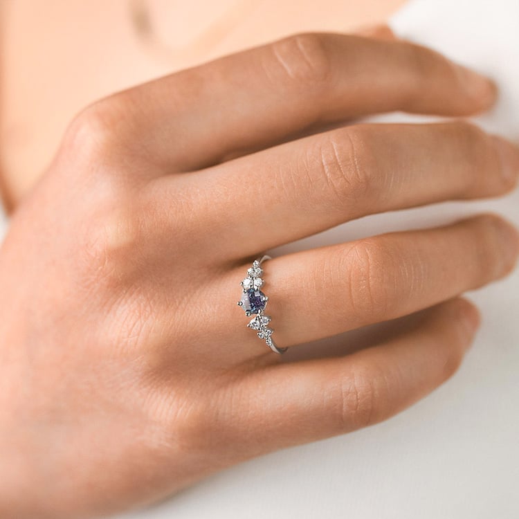 Zásnubný prsteň s lab-grown alexandritom a lab-growndiamantmi Olha 156318