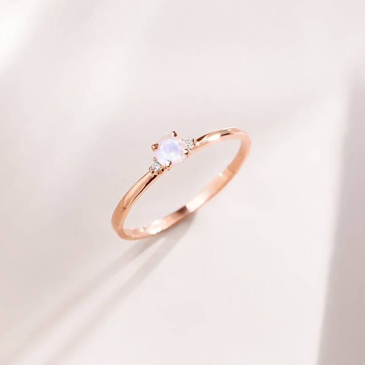 Zlatý zásnubný prsteň s mesačným kameňom s diamantmi Hye 154456