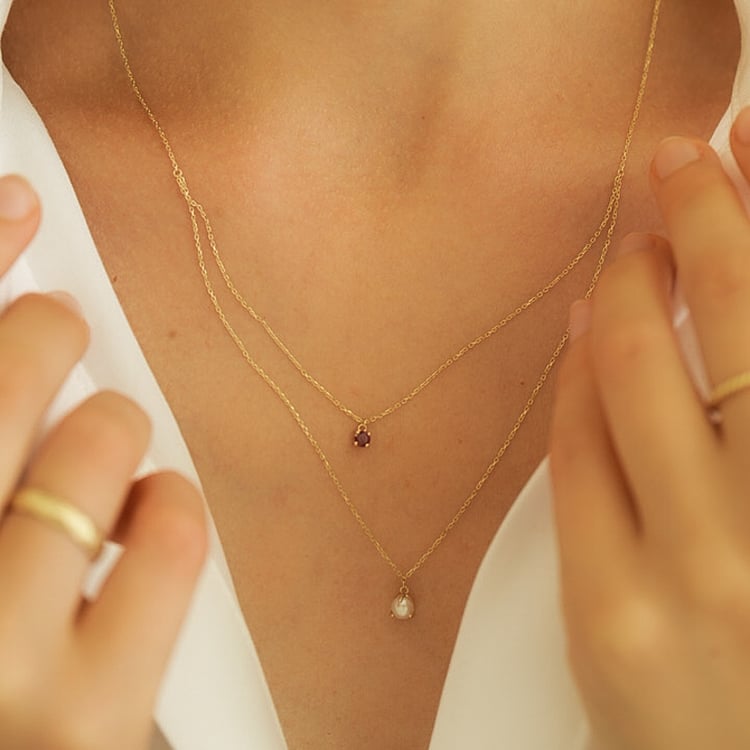 Zlatý náhrdelník s perlou a rubínom Auburn 144365