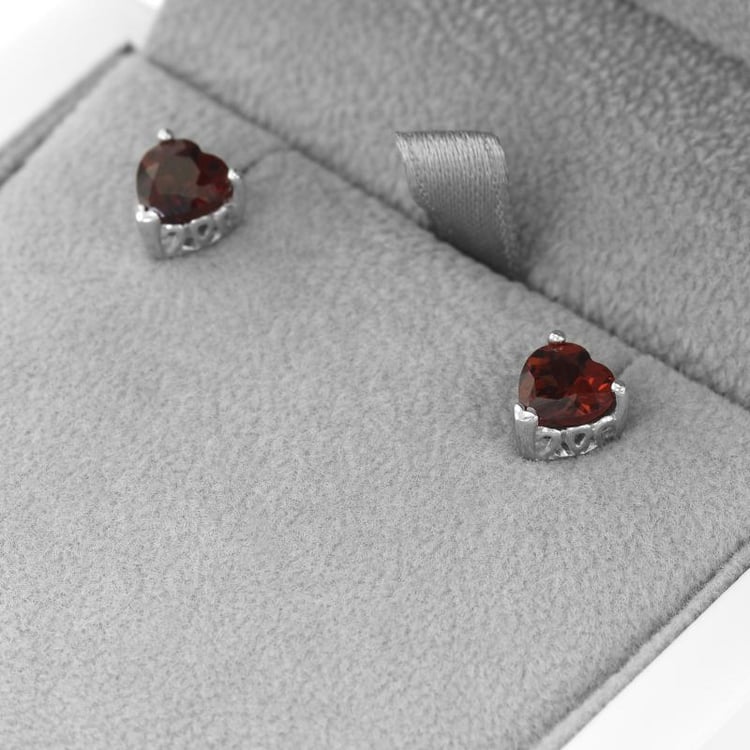 Srdiečka z granátov zo striebra 3812