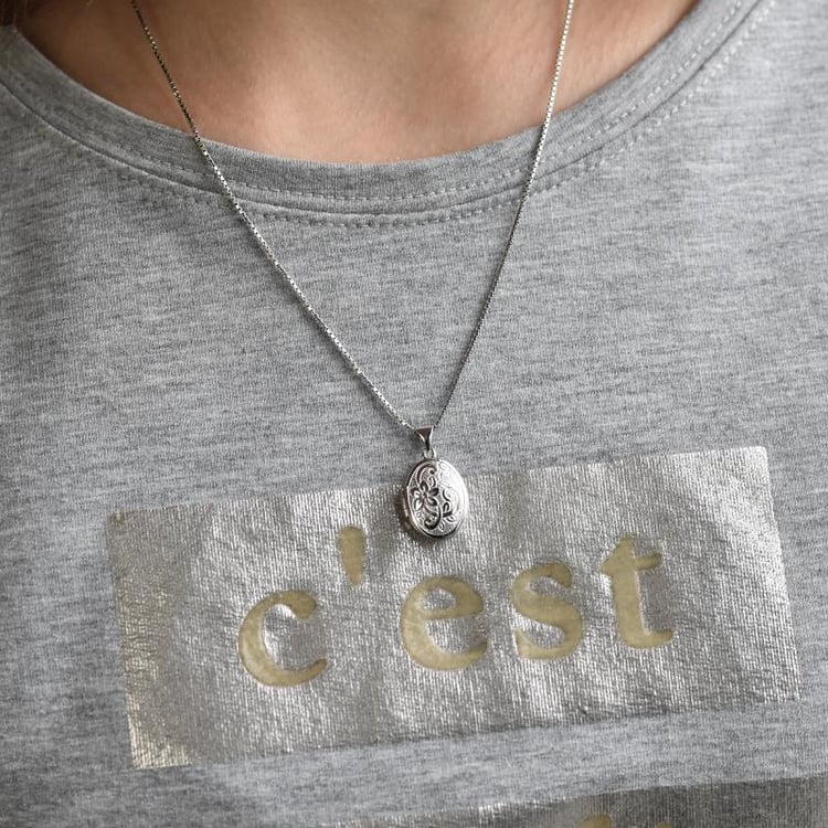 Strieborný medailón s kvetinami 39600