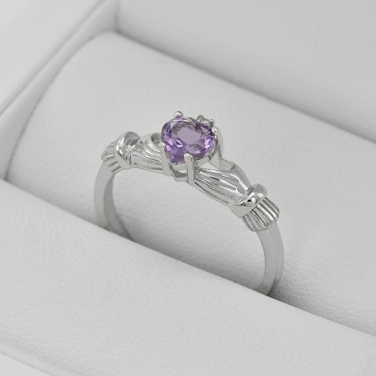 Strieborný claddagh prsteň 23147