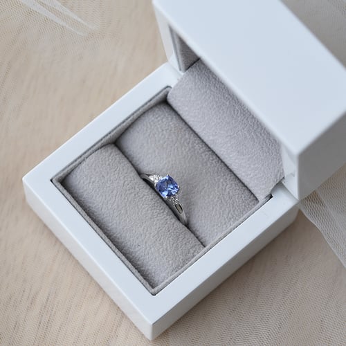 Zlatý prsteň s tanzanitom a diamantmi Bajwa