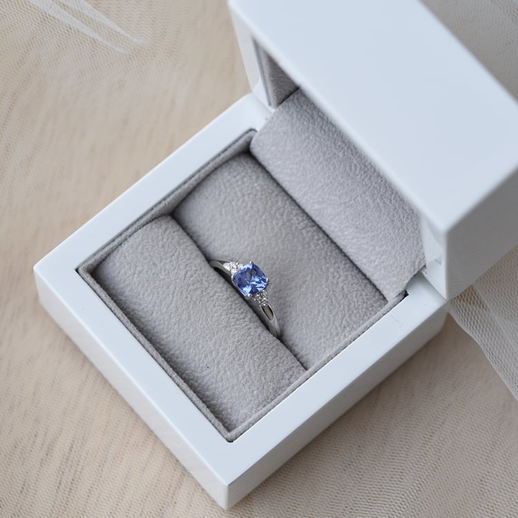 Prsteň s tanzanitom a diamantmi 63110