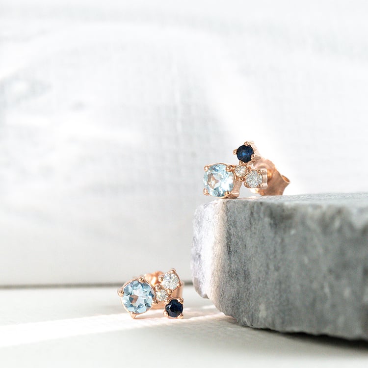 Strieborné cluster náušnice s akvamarínom, zafírom, mesačným kameňom a diamantom Kerrie 125255