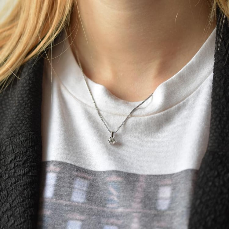 Platinový náhrdelník s diamantom 15064