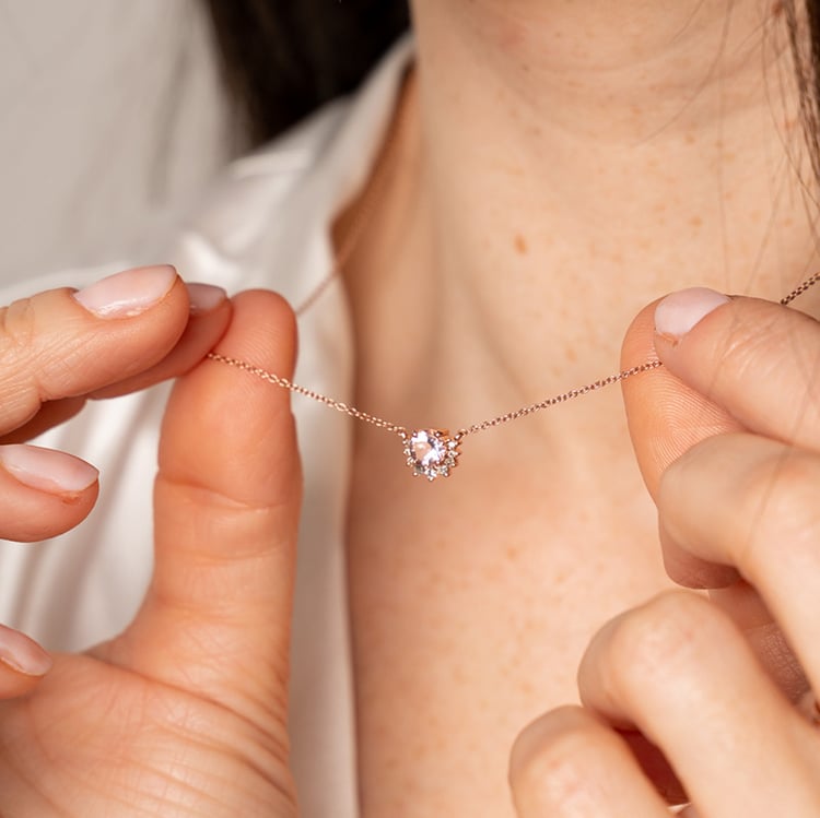 Zlatý náhrdelník s morganitom Traci 118295