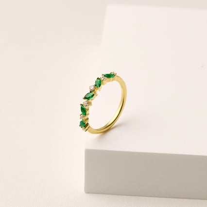Half-eternity prsteň zo zlata so zelenými lab-grown smaragdy Zubin
