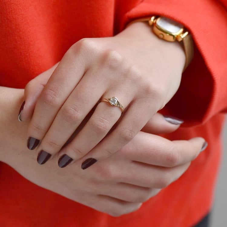 Zlatý prsteň s moissanitom 106873