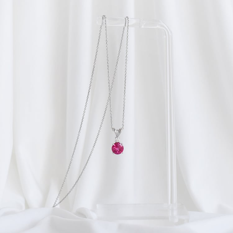 Náhrdelník s diamantom a rubínom 93709