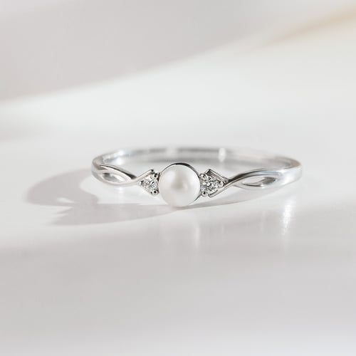 Elegantný zlatý perlový prsteň s diamantmi Doria