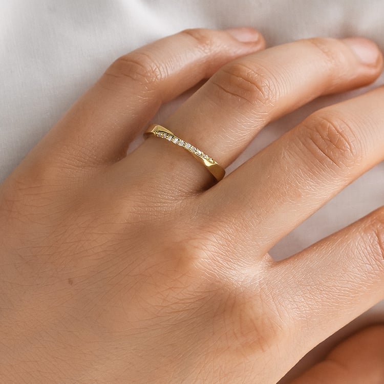 Zlatý prepletený prsteň s diamantmi Aleisha 154519