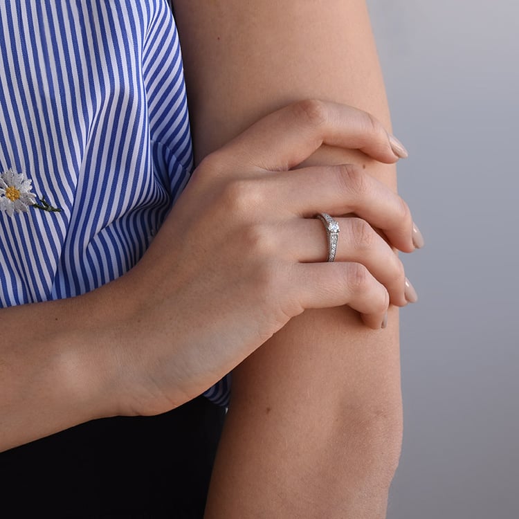 Zlatý vintage zásnubný prsteň plný diamantov 75603