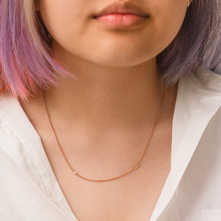 Strieborný náhrdelník s písmenom vašej voľby a lab-grown diamantom Lupe 156750