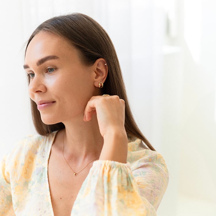 Vlnité kruhové náušnice zo striebra Perica 143492