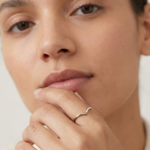 Vykrojený eternity prsteň s lab-grown diamantmi z orieškového zlata Norene