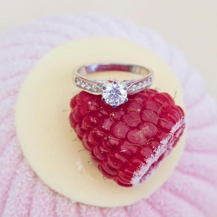 Zásnubný prsteň s diamantmi 65921