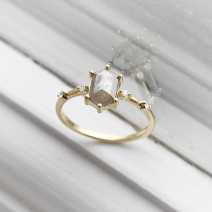 Prsteň s hexagon salt and pepper diamantom Harmonia