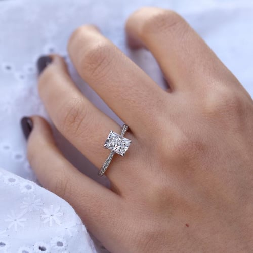 Zlatý zásnubný prsteň s emerald moissanitom Tebeth