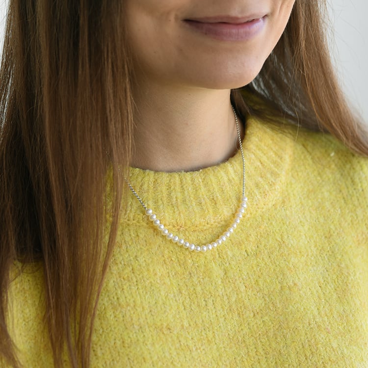 Strieborný náhrdelník s perlami 58325