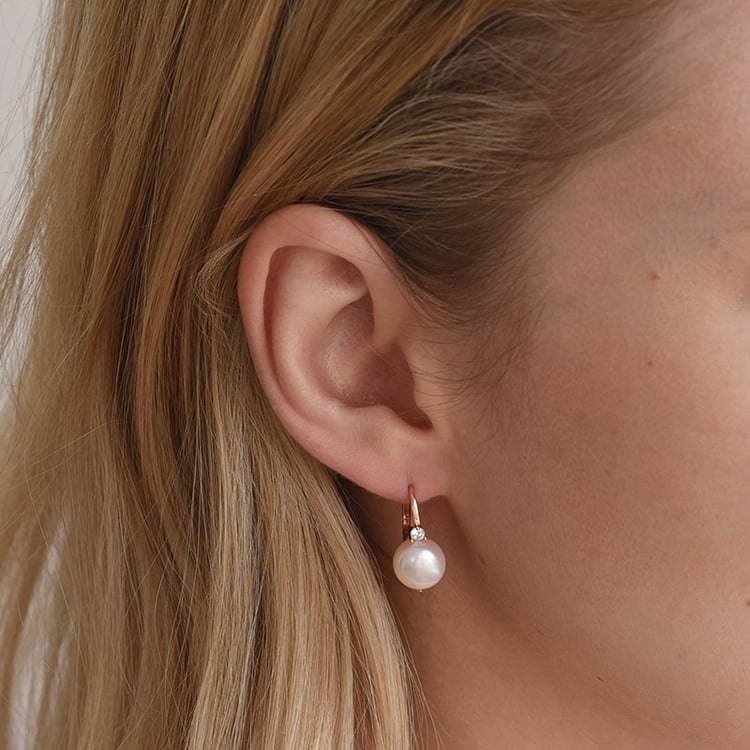 Pozlátené visiace náušnice s perlou a zirkónom 65326