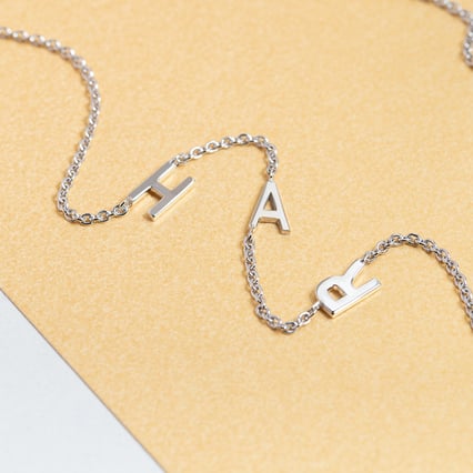 Strieborný náhrdelník s 3 písmenami vašej voľby Lupe