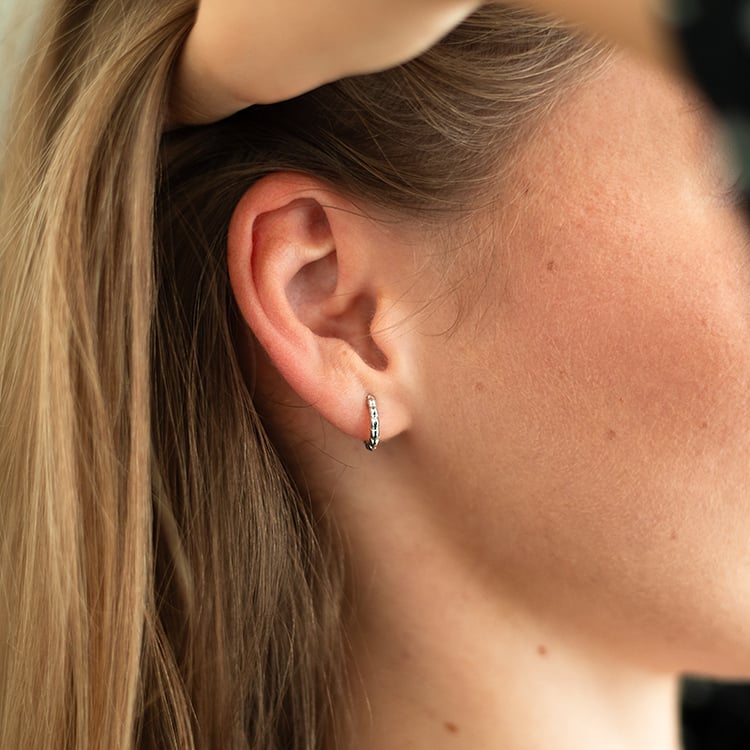 Kruhové prepletené náušnice zo striebra Torcy 143370