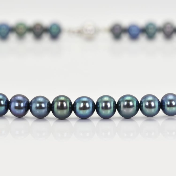 Zlatý náhrdelník s čiernymi perlami 14983