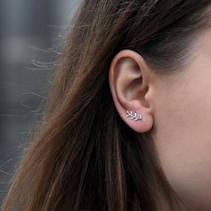 Strieborné náušnice ear climber Oriana