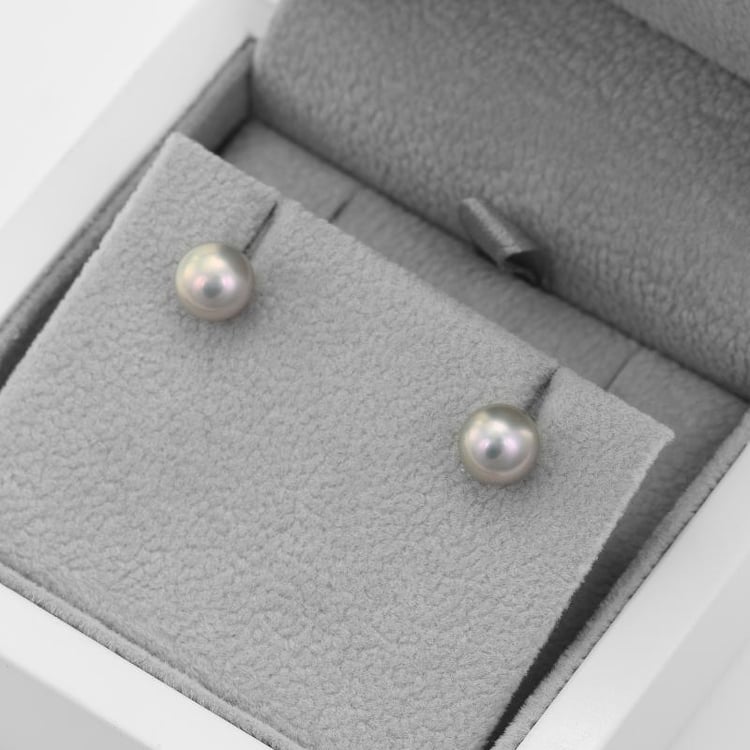 Napichovacie náušnice so sivými perlami 50481