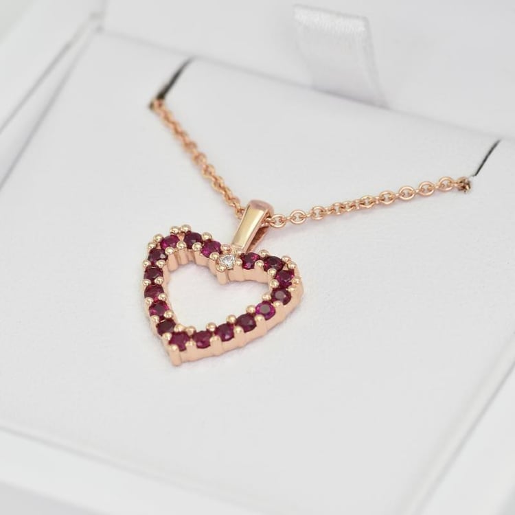Zlaté srdiečko s rubínmi a diamantom Cleoney 21170