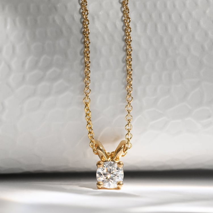 Minimalistický prívesok s moissanitom Hozie 122673