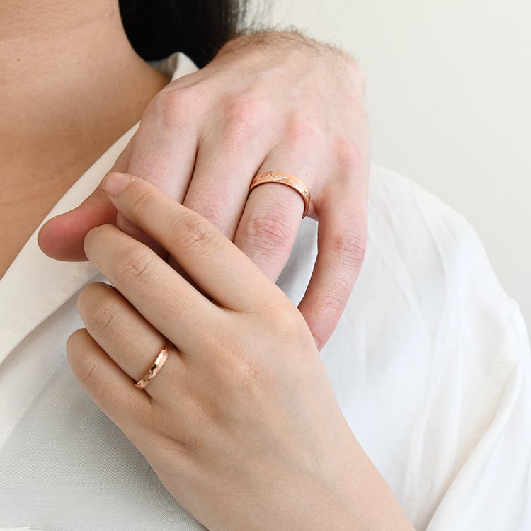 Svadobné obrúčky s ručnou rytinou hôr Jannick 118329