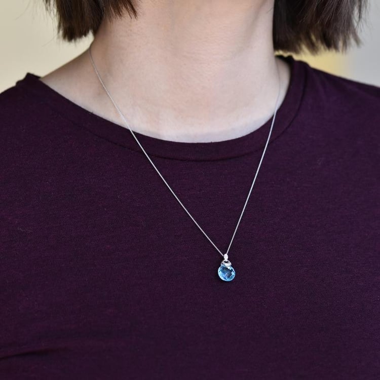 Švajčiarsky round topás v zlatom prívesku 29547