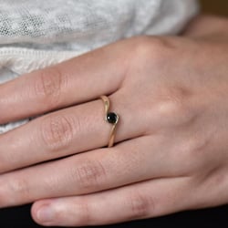 Zlatý prsteň s čiernym diamantom Yadu