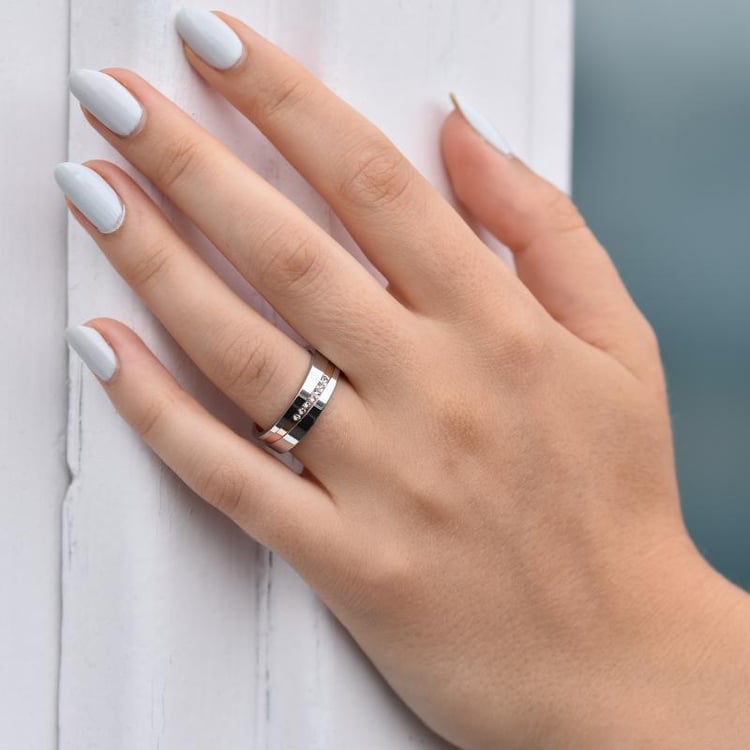 Dámská svadobná obrúčka z kombinovaného zlata s diamantmi 33390